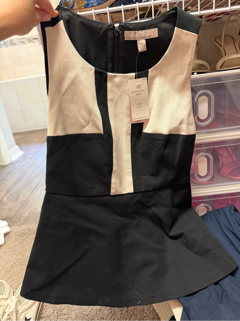 Banana Republic Black and Cream Sleeveless Peplum Top size 00P